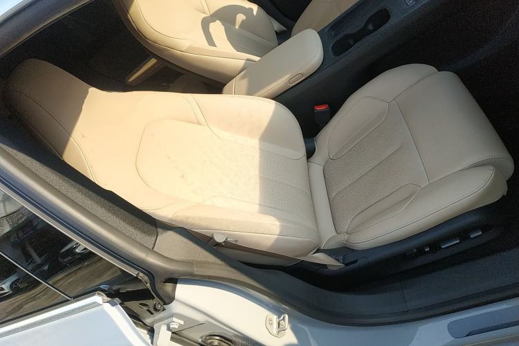 Used Nio ET5T 2023 75 kWh Touring Right Front Seat