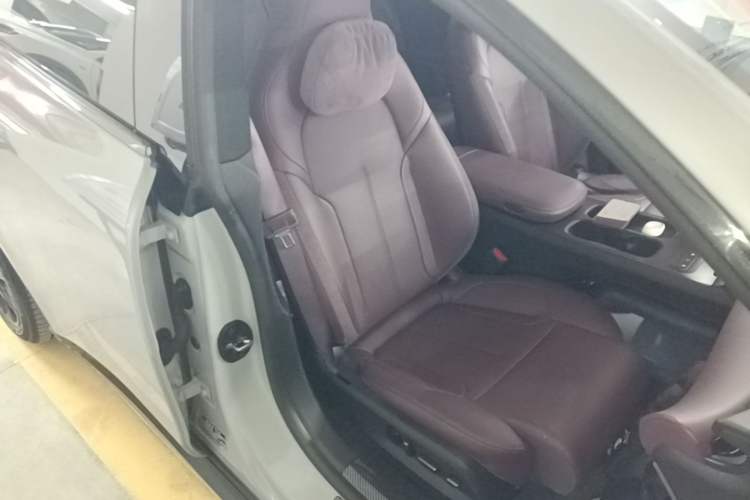 Used Nio ET5T 2023 75 kWh Touring Right Front Seat