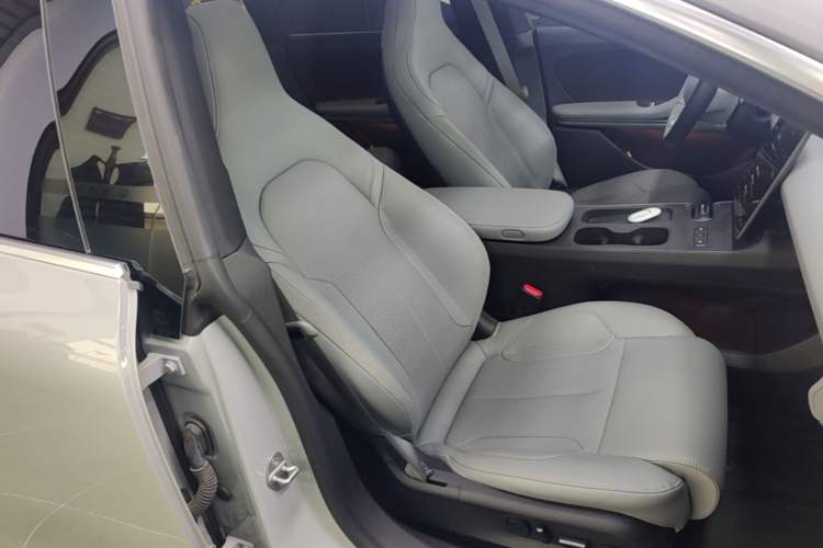 Used Nio ET5T 2023 75 kWh Touring Right Front Seat