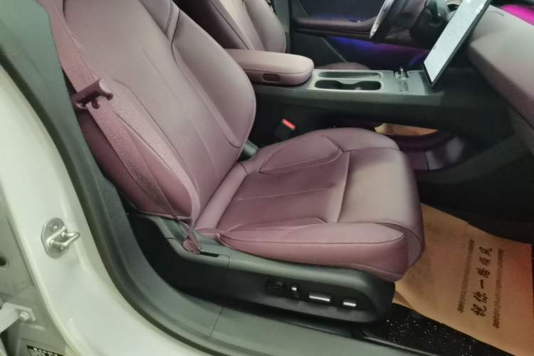 Used Nio ET5T 2023 75 kWh Touring Right Front Seat