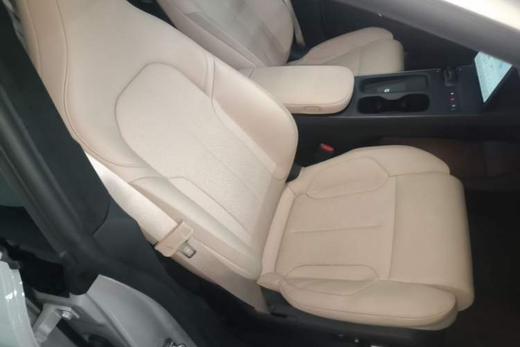 Used Nio ET5T 2023 75 kWh Touring Right Front Seat