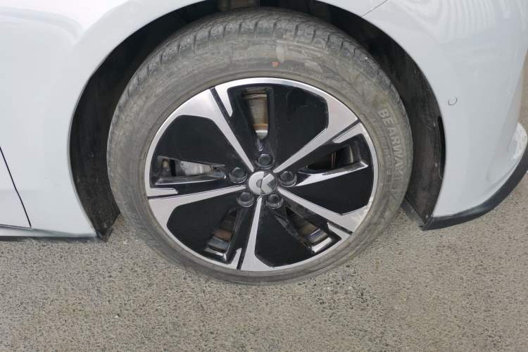 Used Nio ET5T 2023 75 kWh Touring Right Front Wheel Hub