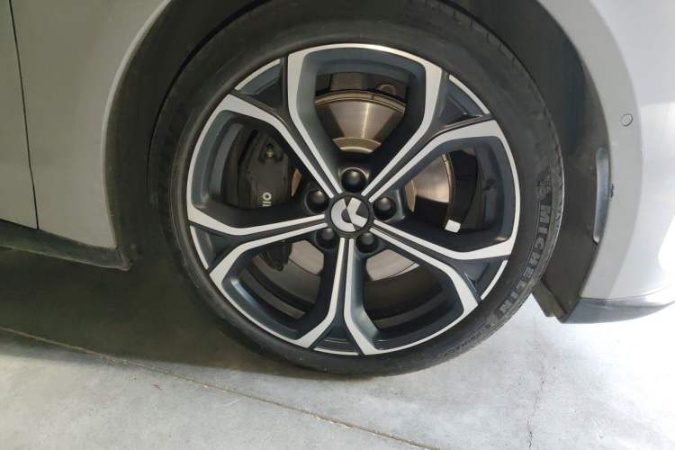 Used Nio ET5T 2023 75 kWh Touring Right Front Wheel Hub