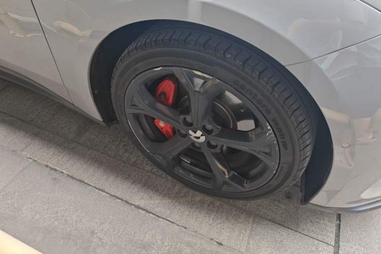 Used Nio ET5T 2023 75 kWh Touring Right Front Wheel Hub