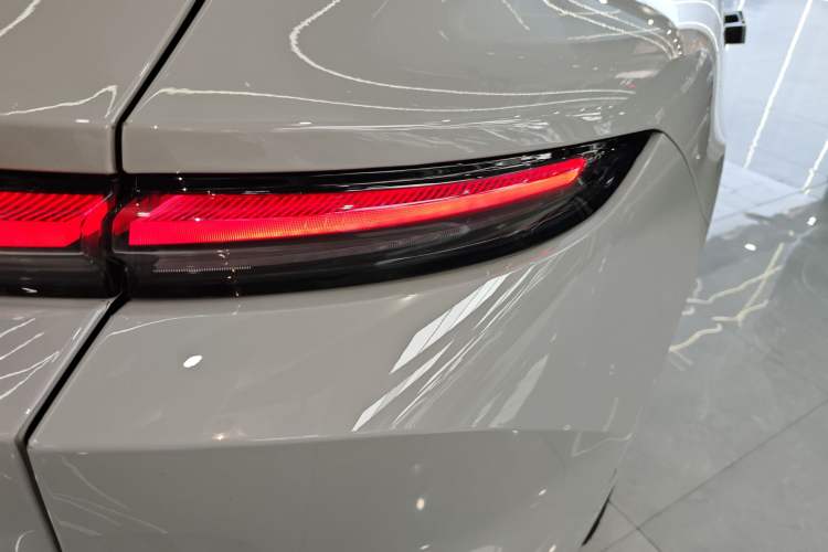 Used Nio ET5T 2023 75 kWh Touring Right Rear Taillight