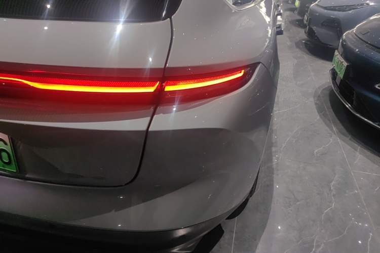 Used Nio ET5T 2023 75 kWh Touring Right Rear Taillight