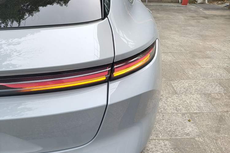 Used Nio ET5T 2023 75 kWh Touring Right Rear Taillight