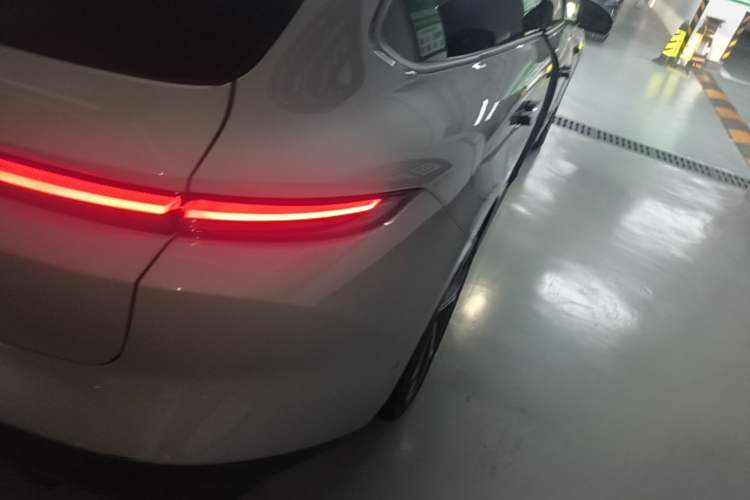 Used Nio ET5T 2023 75 kWh Touring Right Rear Taillight