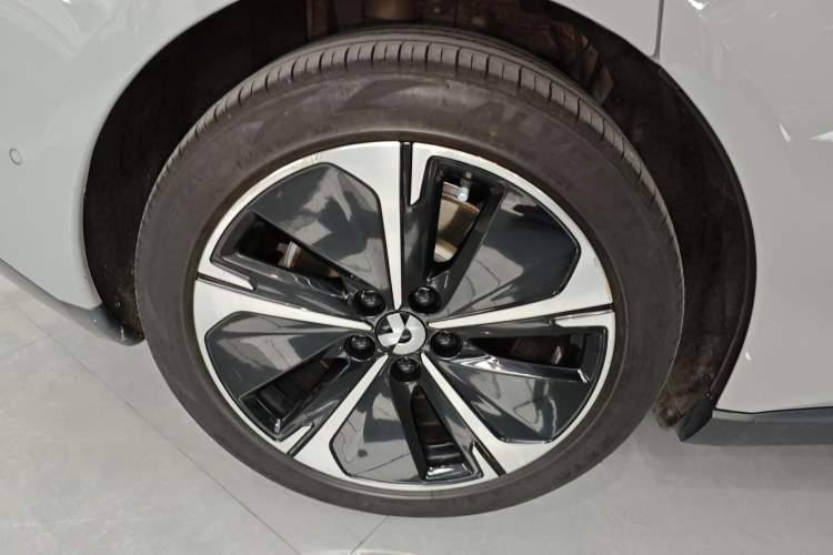 Used Nio ET5T 2023 75 kWh Touring Right Rear Wheel Hub