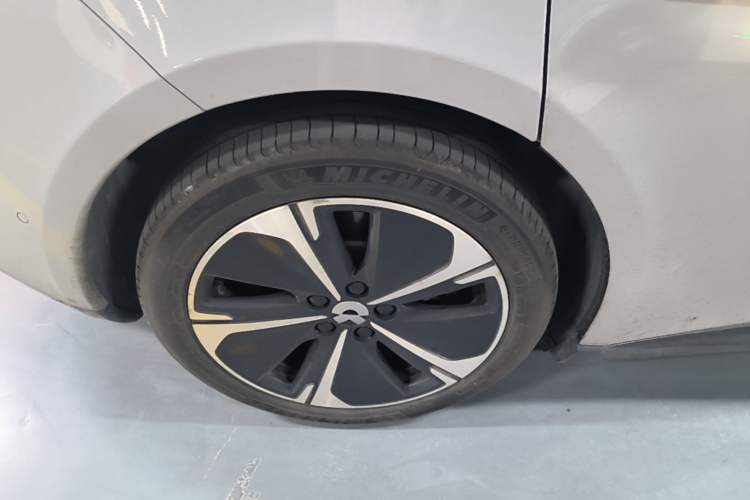 Used Nio ET5T 2023 75 kWh Touring Right Rear Wheel Hub