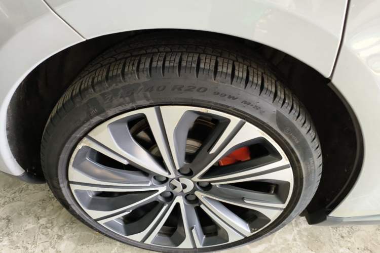 Used Nio ET5T 2023 75 kWh Touring Right Rear Wheel Hub