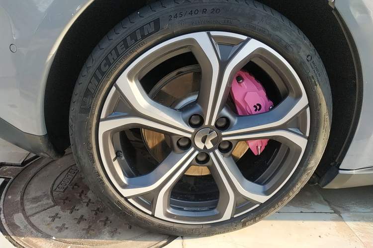 Used Nio ET5T 2023 75 kWh Touring Right Rear Wheel Hub