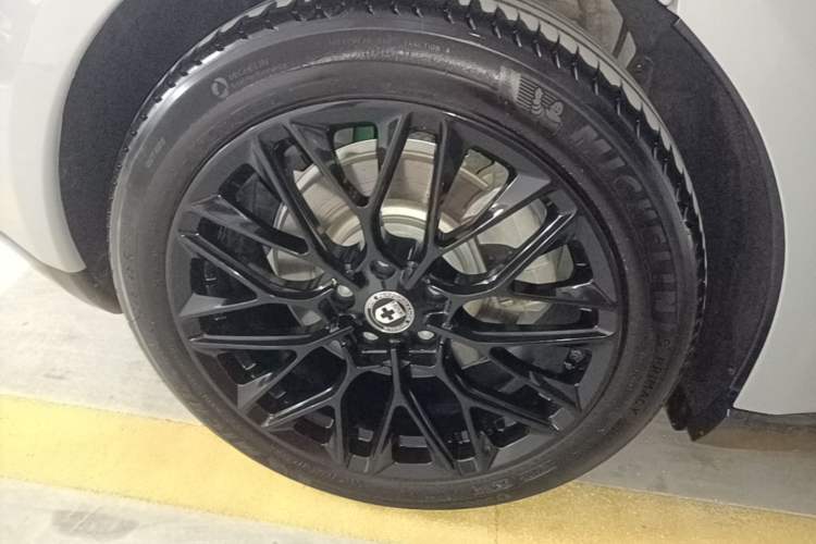 Used Nio ET5T 2023 75 kWh Touring Right Rear Wheel Hub