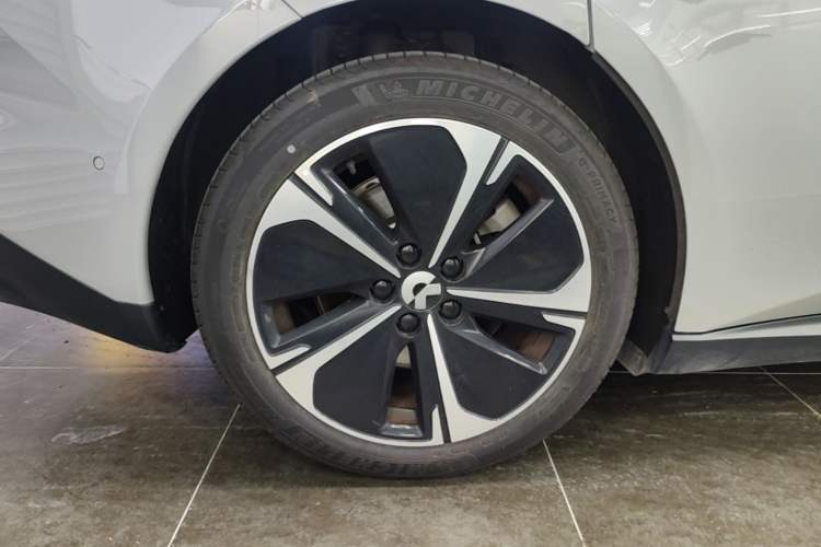 Used Nio ET5T 2023 75 kWh Touring Right Rear Wheel Hub