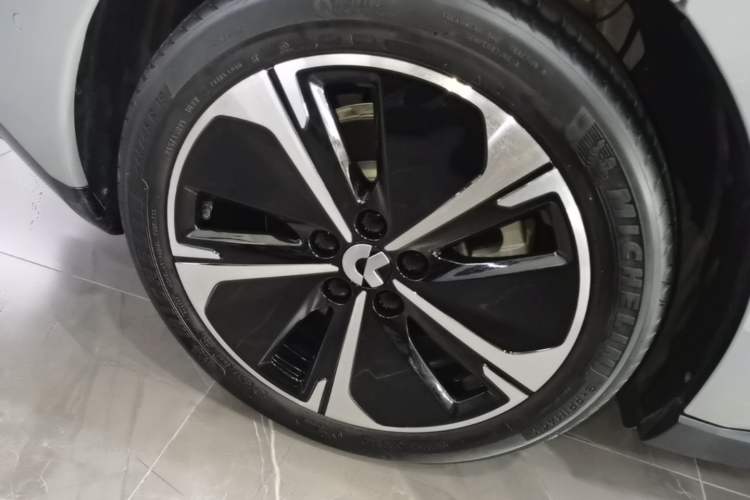 Used Nio ET5T 2023 75 kWh Touring Right Rear Wheel Hub
