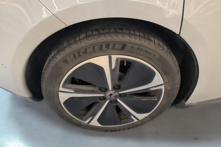 Used Nio ET5T 2023 75 kWh Touring Right Rear Wheel Hub