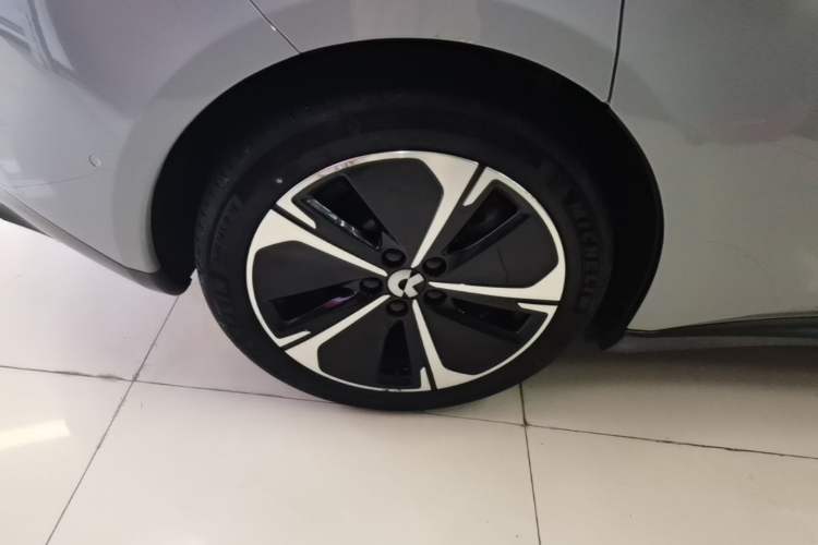 Used Nio ET5T 2023 75 kWh Touring Right Rear Wheel Hub