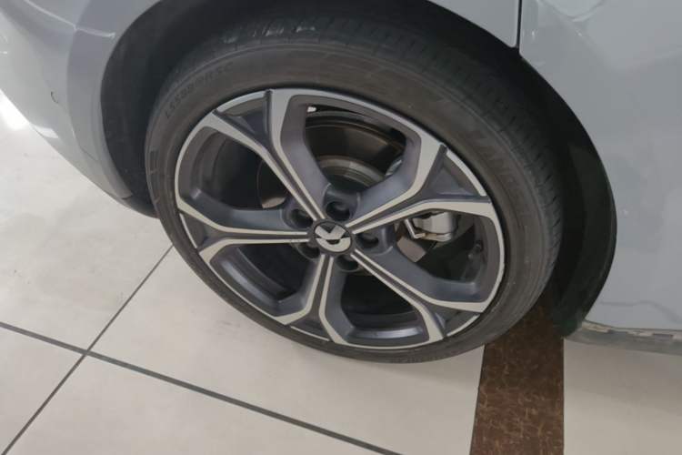 Used Nio ET5T 2023 75 kWh Touring Right Rear Wheel Hub