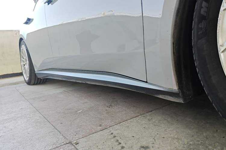 Used Nio ET5T 2023 75 kWh Touring Right Side Sill
