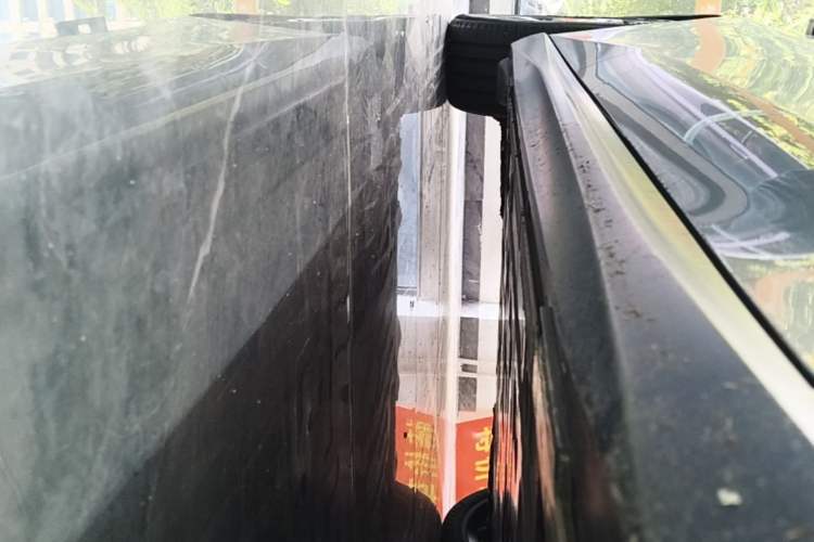 Used Nio ET5T 2023 75 kWh Touring Right Side Sill