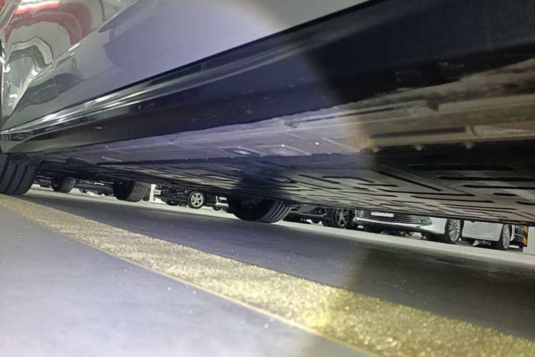 Used Nio ET5T 2023 75 kWh Touring Right Side Sill