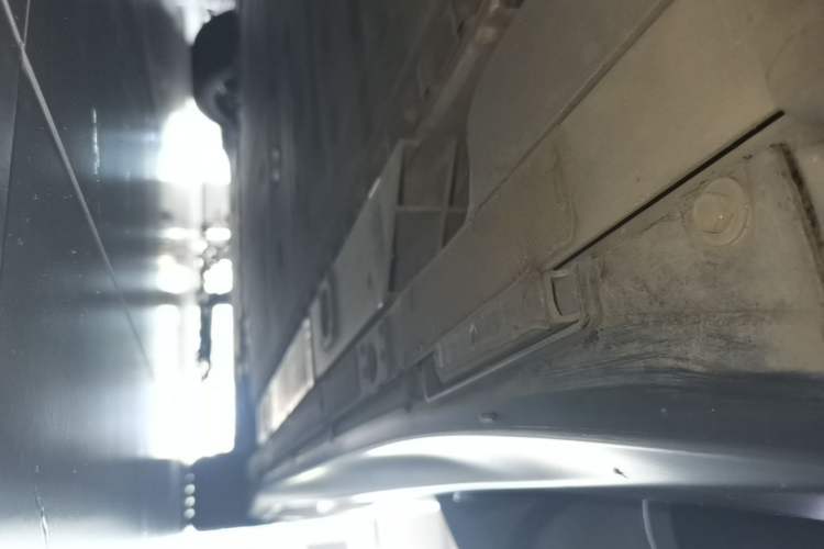 Used Nio ET5T 2023 75 kWh Touring Right Side Sill