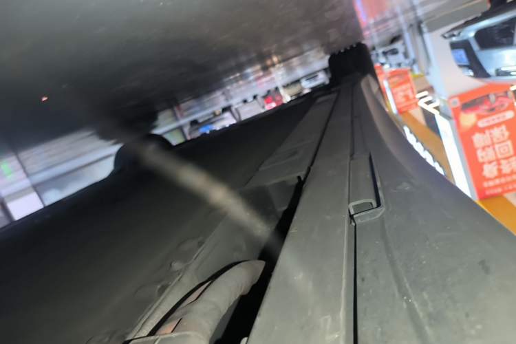 Used Nio ET5T 2023 75 kWh Touring Right Side Sill