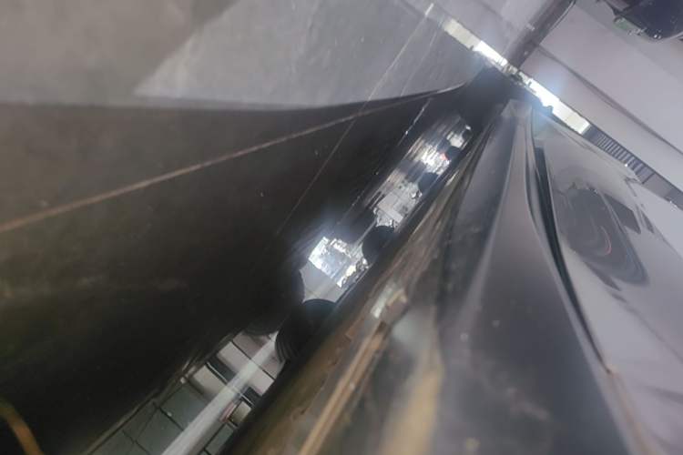 Used Nio ET5T 2023 75 kWh Touring Right Side Sill