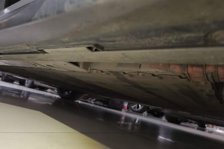 Used Nio ET5T 2023 75 kWh Touring Right Side Sill