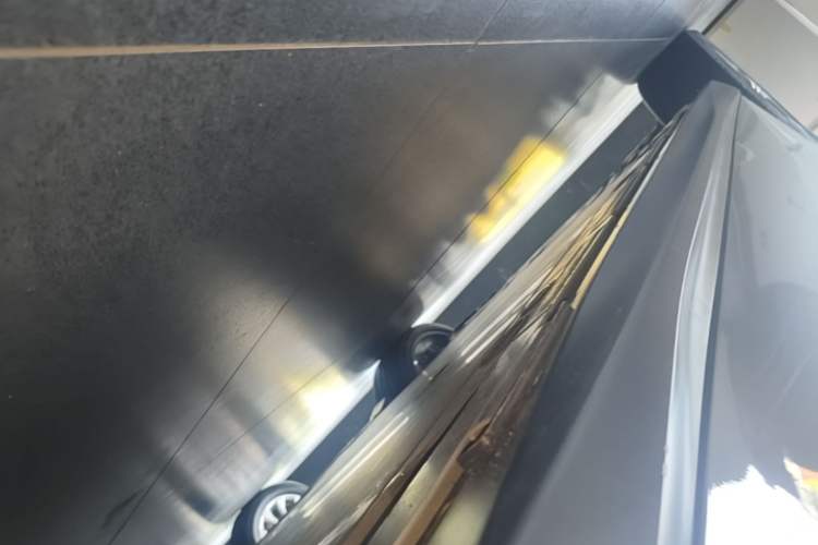 Used Nio ET5T 2023 75 kWh Touring Right Side Sill