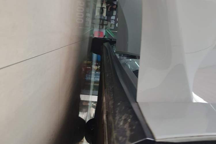 Used Nio ET5T 2023 75 kWh Touring Right Side Sill