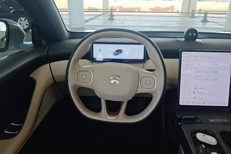 Used Nio ET5T 2023 75 kWh Touring Steering Wheel