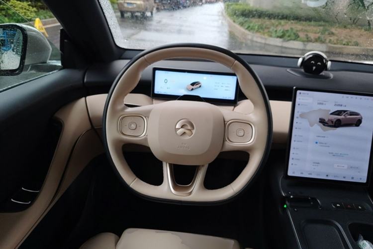 Used Nio ET5T 2023 75 kWh Touring Steering Wheel
