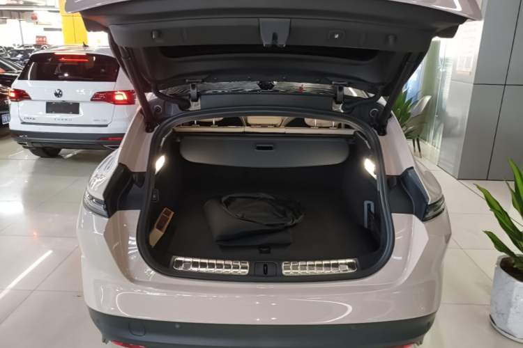 Used Nio ET5T 2023 75 kWh Touring Trunk