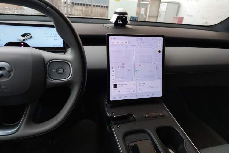 Used Nio ET5T 2023 75 kWh Touring Audio And AC Panel