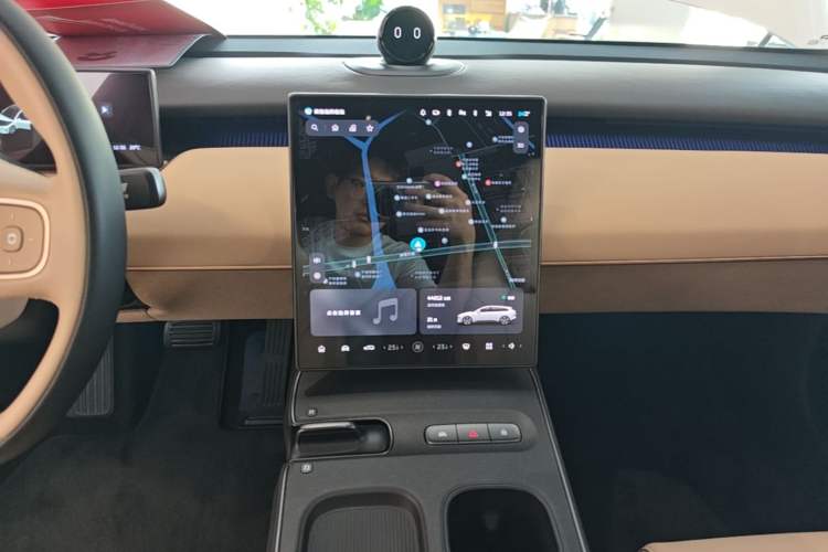 Used Nio ET5T 2023 75 kWh Touring Audio And AC Panel