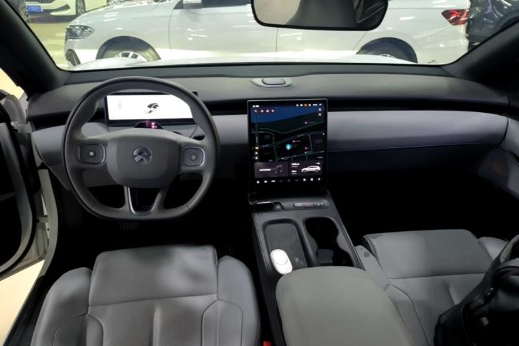 Used Nio ET5T 2023 75 kWh Touring Center Console