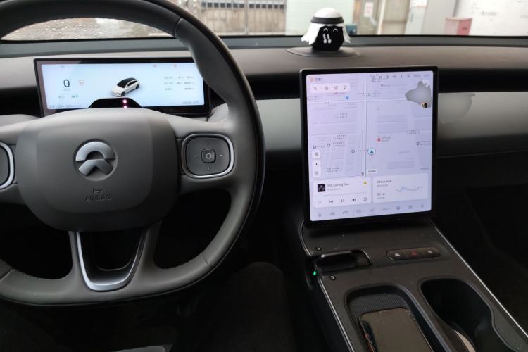 Used Nio ET5T 2023 75 kWh Touring Center Console