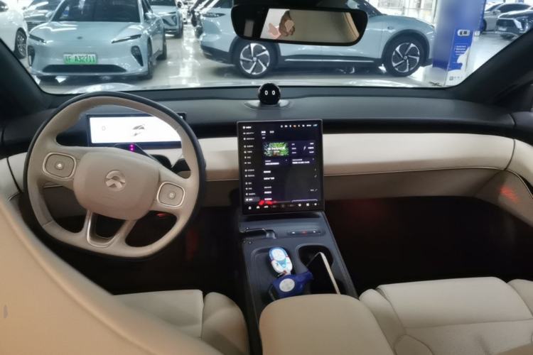 Used Nio ET5T 2023 75 kWh Touring Center Console
