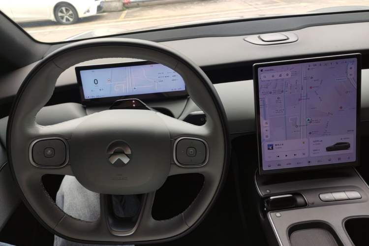 Used Nio ET5T 2023 75 kWh Touring Center Console