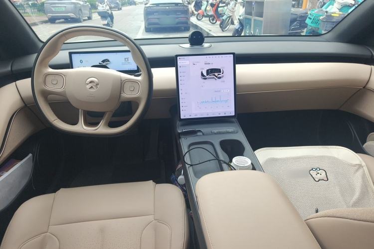 Used Nio ET5T 2023 75 kWh Touring Center Console