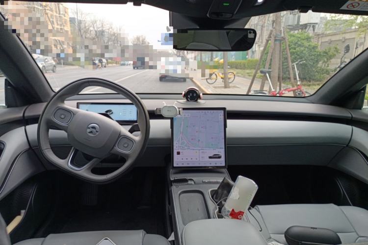 Used Nio ET5T 2023 75 kWh Touring Center Console
