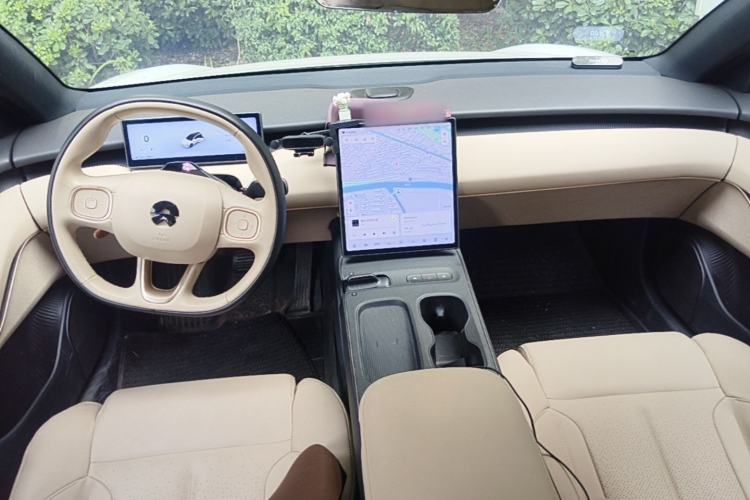 Used Nio ET5T 2023 75 kWh Touring Center Console