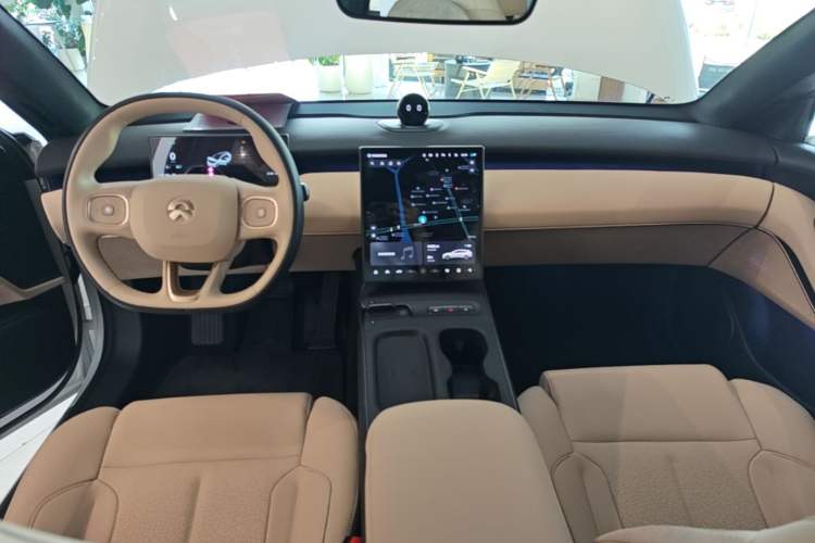 Used Nio ET5T 2023 75 kWh Touring Center Console