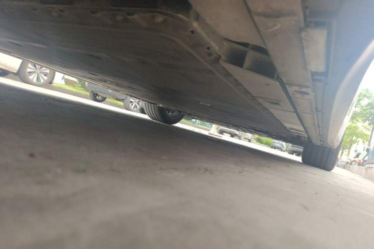Used Nio ET5T 2023 75 kWh Touring Chassis Front Left