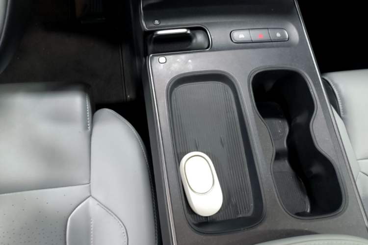 Used Nio ET5T 2023 75 kWh Touring Gear Lever