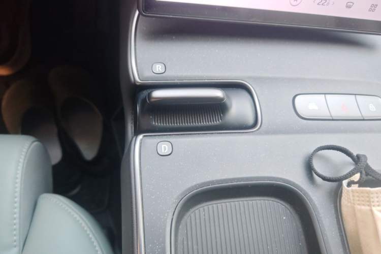Used Nio ET5T 2023 75 kWh Touring Gear Lever