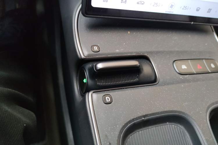 Used Nio ET5T 2023 75 kWh Touring Gear Lever
