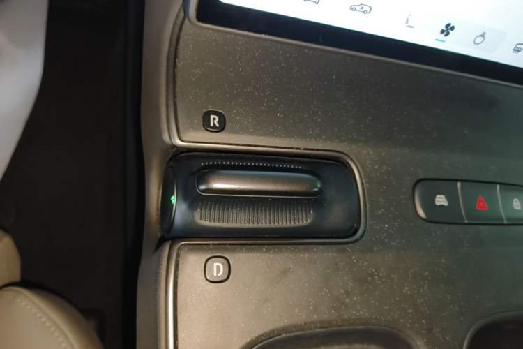 Used Nio ET5T 2023 75 kWh Touring Gear Lever