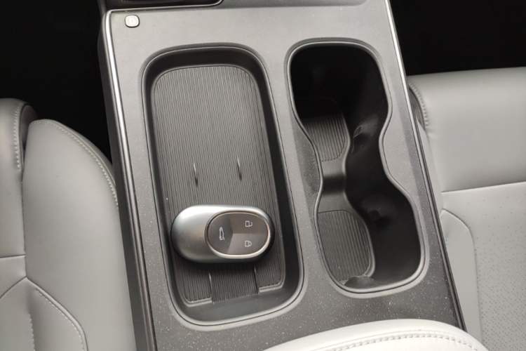 Used Nio ET5T 2023 75 kWh Touring Gear Lever